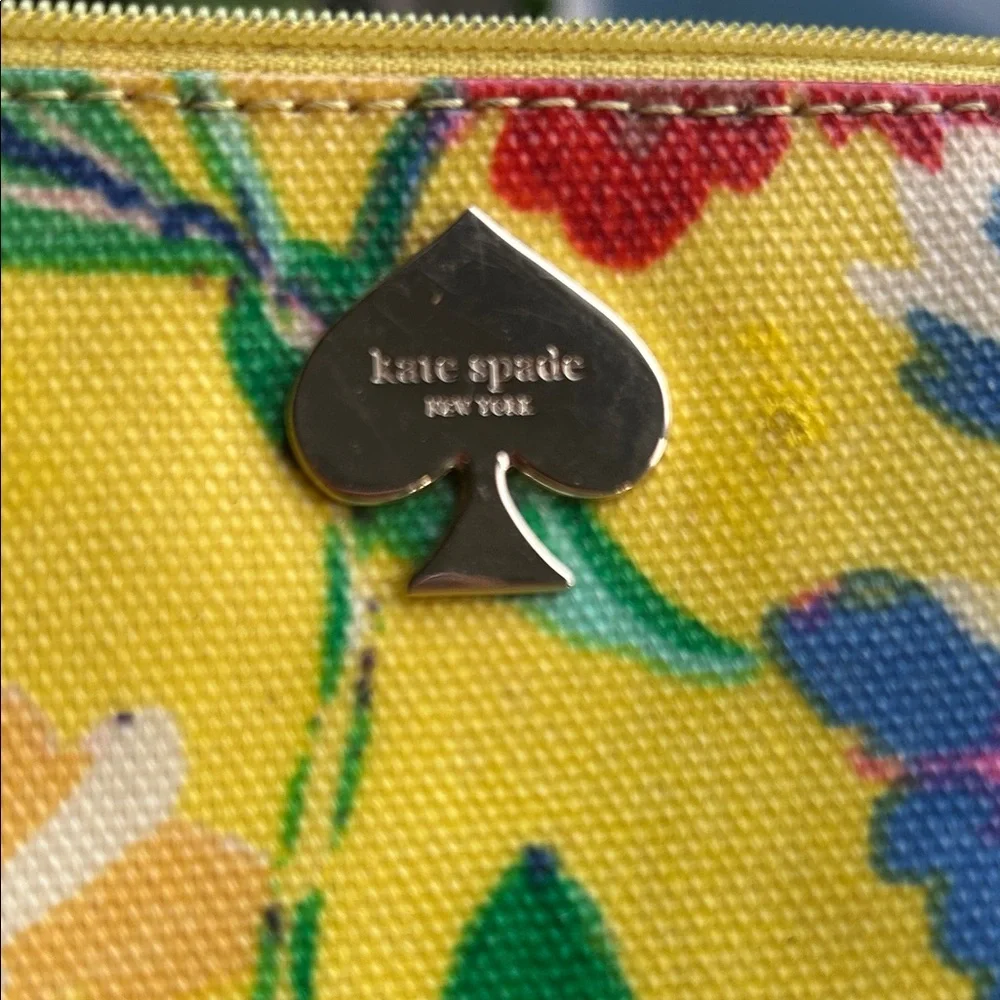 Kate Spade EUC Ret $139 Floral Clutch or cosmetic case - Picture 3 of 6